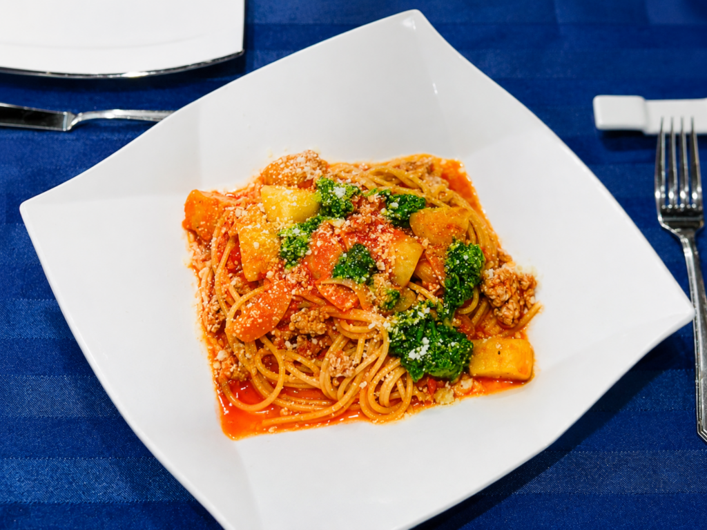 新じゃがとサルシッチャのトマトソーススパゲッティ
